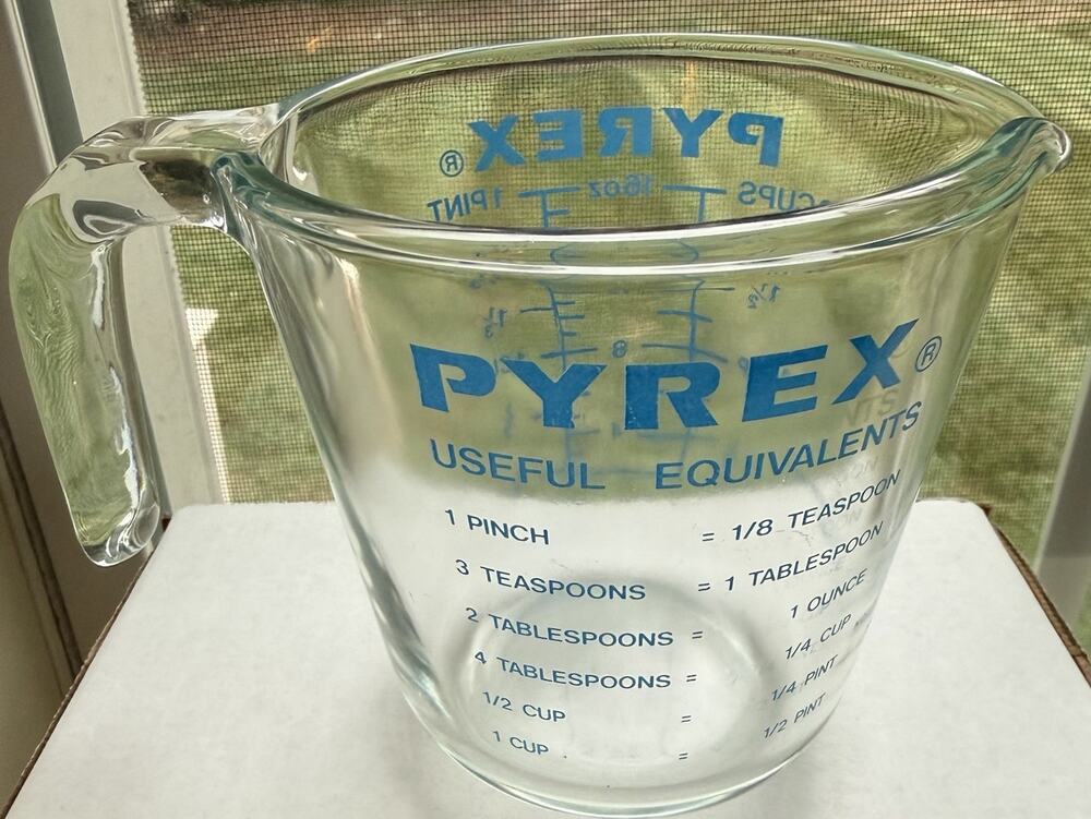 Vintage PYREX Blue Lettering 2 Cup Glass Measuring Cup 500ml USA Open Handle